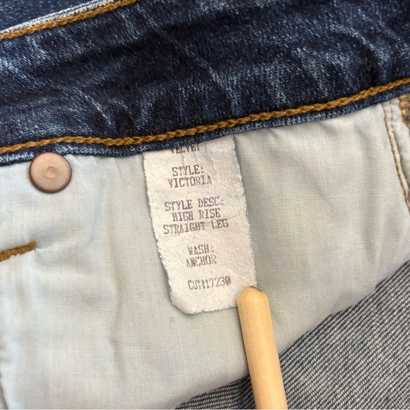 VELVET by Graham & Spencer High Rise Straight Leg Jean | Anchor | Size 25 - Picture 9 of 9